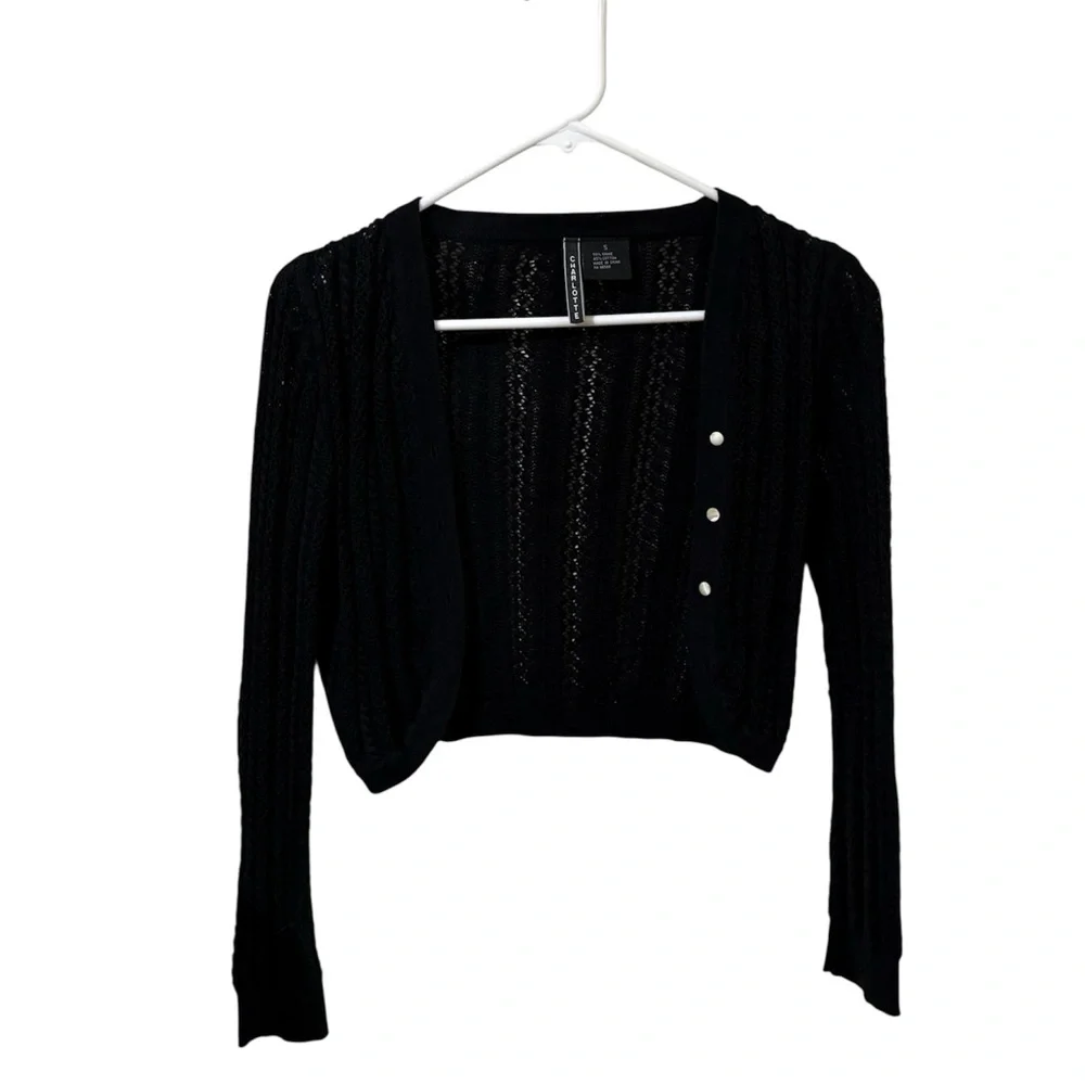 Elegant Black Knit Crop Cardigan - Picture 1 of 4